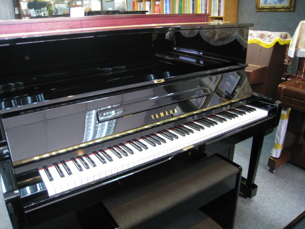Yamaha U1G